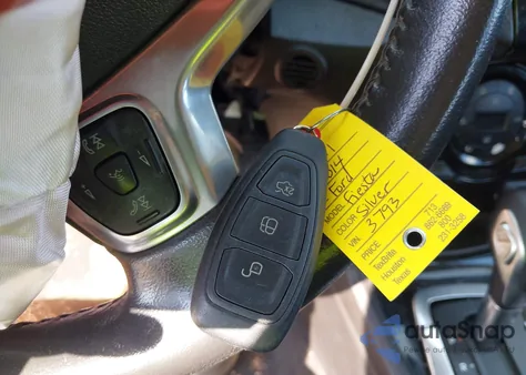 2014 Ford Fiesta Titanium z USA, uszkodzony, nr VIN 3FADP4FJ1EM113793